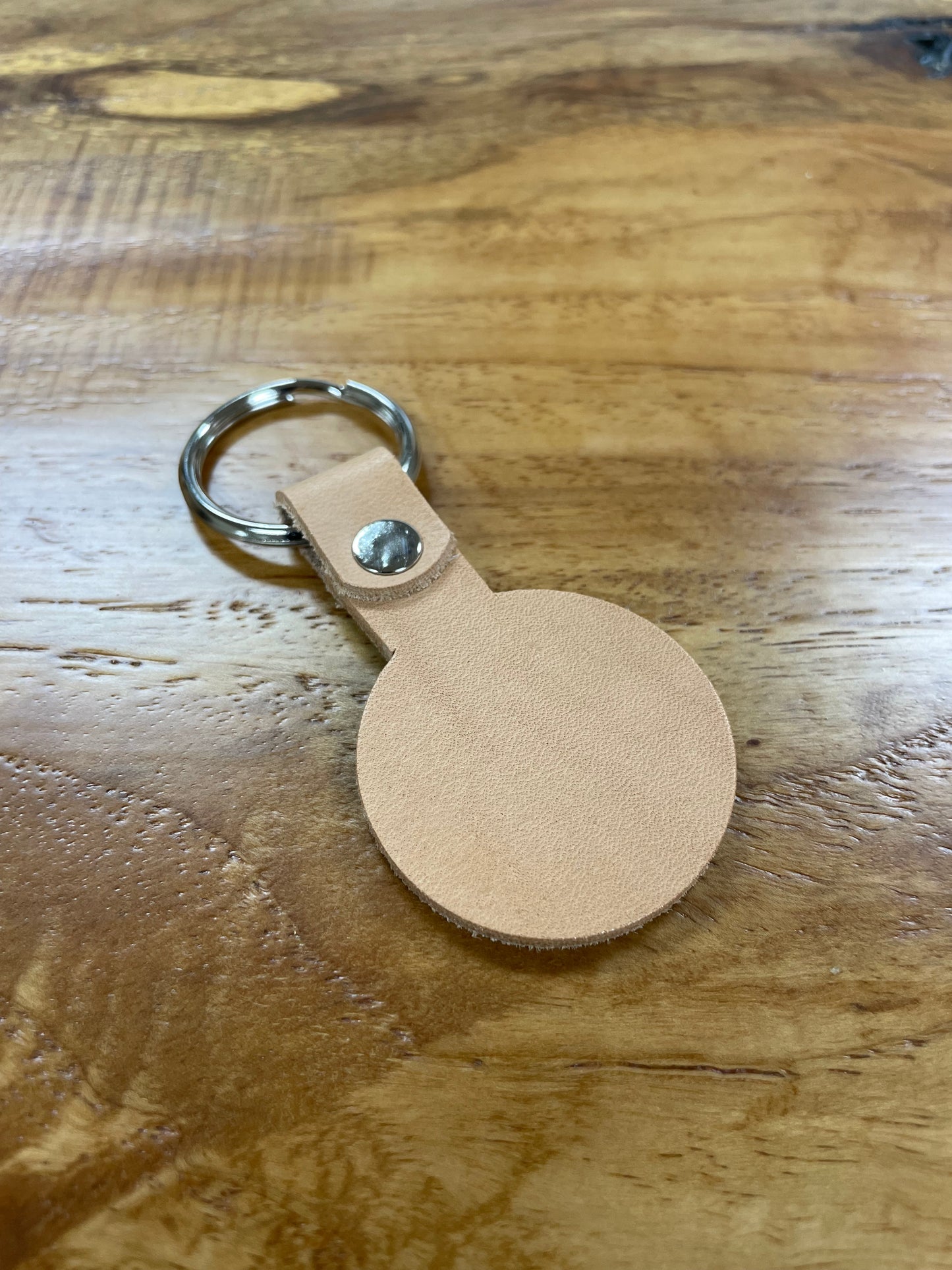 Veg-tan Keyhole Design Keychain